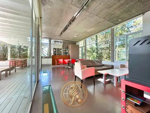 Casa 5 ambientes con 4 baños