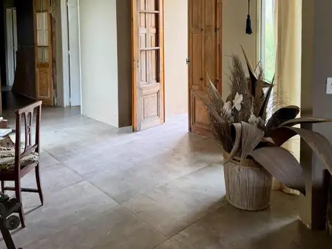 Casa en Venta con 3 cocheras