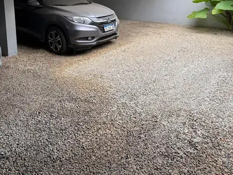 Departamento 3 ambientes con balcón al frente - 2do piso con espacio guardacoche en Saavedra