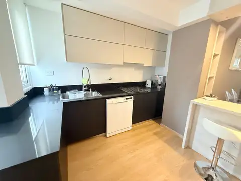Departamento 3 ambientes con balcón al frente - 2do piso con espacio guardacoche en Saavedra
