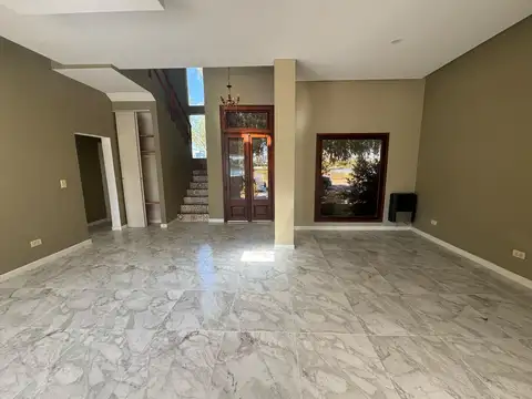 Casa 4 ambientes con 3 baños