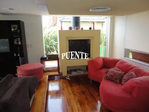 Casa en Venta con 3 cocheras