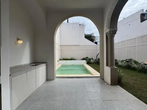 Casa 5 ambientes con 4 baños