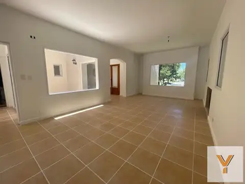 Casa en Venta con 6 cocheras