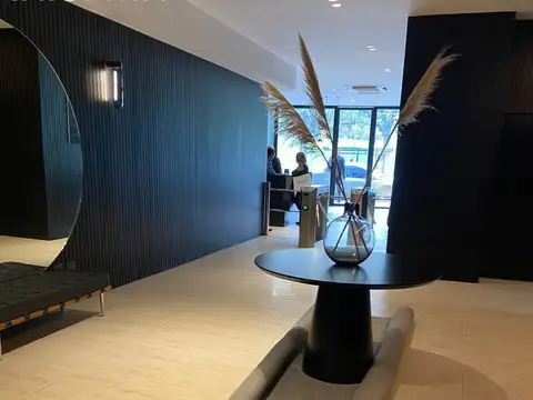 Oficina en Alquiler con 2 cocheras