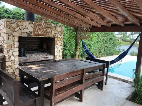 Casa en Alquiler de 4 dormitorios