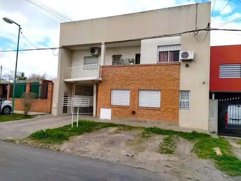 Venta de Dúplex de 3 Dormitorios – Calle 47 entre 141 y 142 Los Hornos
