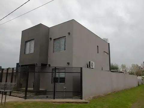 CASA EN VENTA con Pileta en General Rodriguez