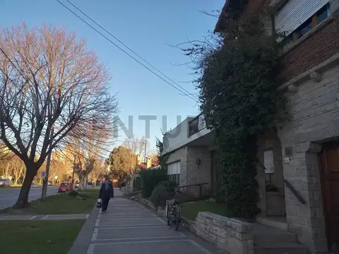 VENTA CASA 5 AMBIENTES QUINCHO GARAGE JARDIN - MIRAMAR