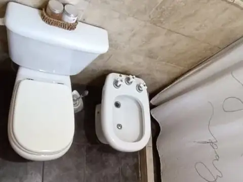 Casa 8 ambientes con 3 baños
