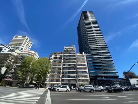 VENTA – Departamento súper luminoso con balcón y cochera frente al Rosedal - Palermo