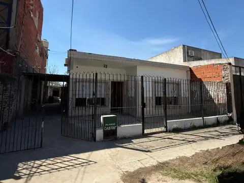 ALQUILER CASA 3 AMBIENTES EN GREGORIO DE LAFERRERE, UBICADA AL FRENTE, SUPERFICIE TOTAL 300m2, ORIEN