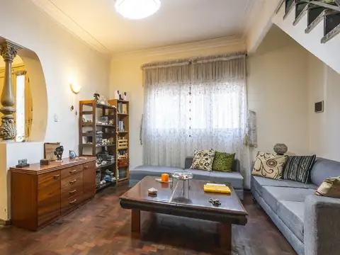 VENTA CASA DOS DORMITORIOS CON COCHERA BELLA VISTA