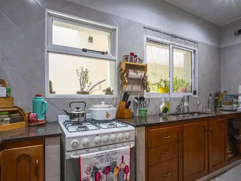 VENTA CASA DOS DORMITORIOS CON COCHERA BELLA VISTA