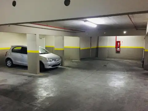 COCHERAS FIJAS EN VENTA PORTON AUTOMATICO, BELGRANO. E-FURIO.