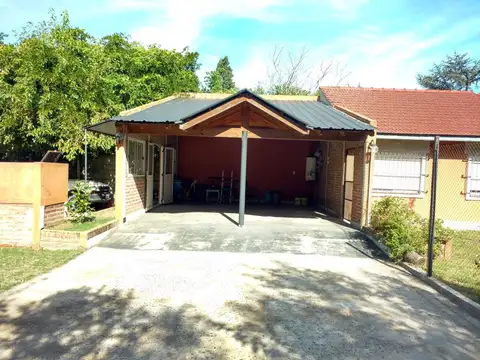 VENTA - Chalet tipo casaquinta - 17 x 60 - Luis Guillón