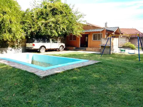 Casa en Venta con 3 cocheras