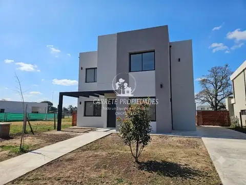 Casa en venta de 5 ambientes, pileta y fondo a verde. Barrio Santa Elisa. Pilar