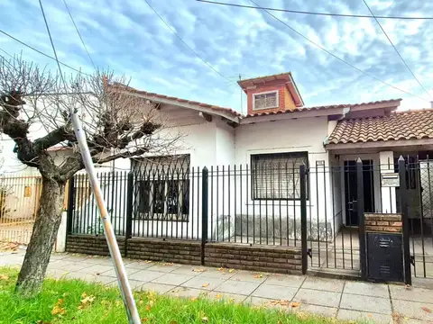 VENTA CASA 3 AMB MORÓN COCHERA JARDÍN