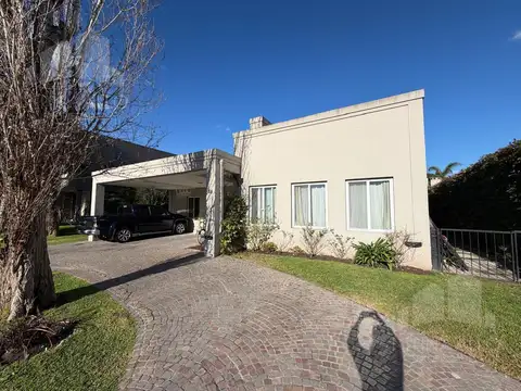 Casa en Venta con 6 cocheras