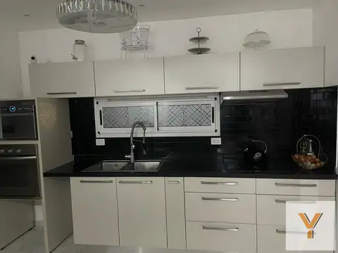 Casa 5 ambientes con 3 baños