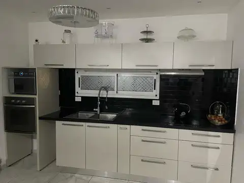 Casa 5 ambientes con 3 baños