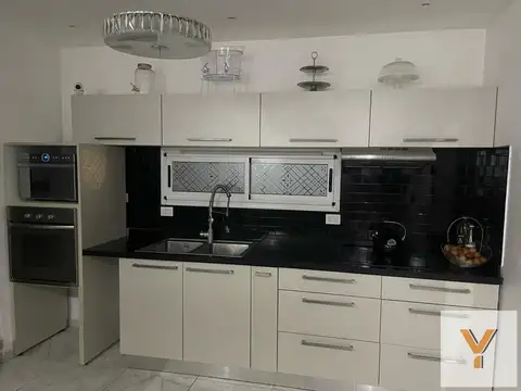 Casa en Venta con 4 cocheras