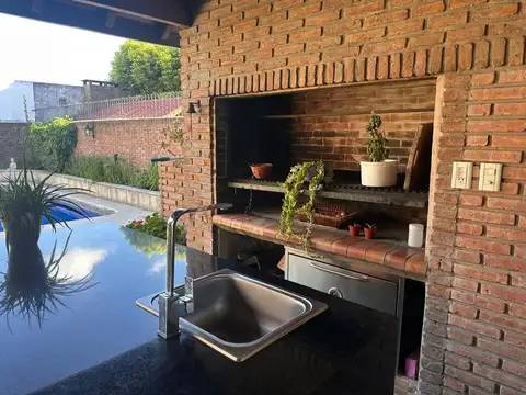 Casa en Venta con 2 cocheras