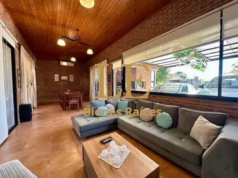 Casa en Venta con 3 cocheras