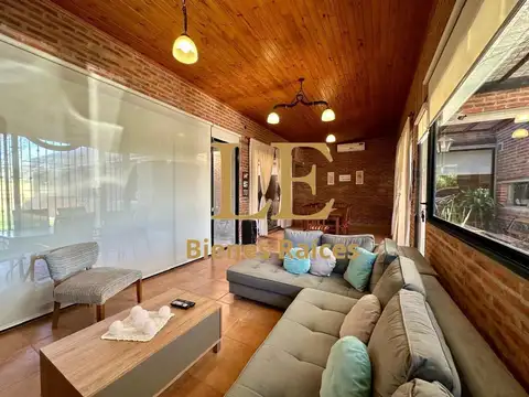 Casa 4 ambientes con 2 baños
