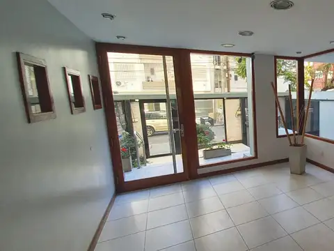 ALQUILER - Departamento 3 ambientes - semipiso frente con cochera. Centro Villa Ballester