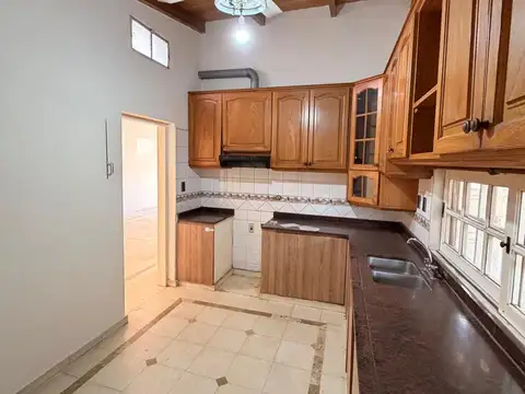 Casa Dos Dormitorios con Galpón de 100 m2 y patio. Villa del Parque. Rafaela