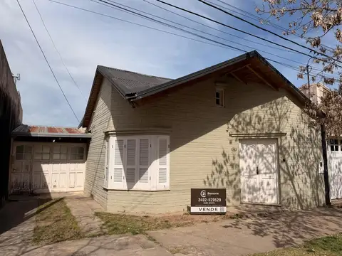 Casa Dos Dormitorios con Galpón de 100 m2 y patio. Villa del Parque. Rafaela