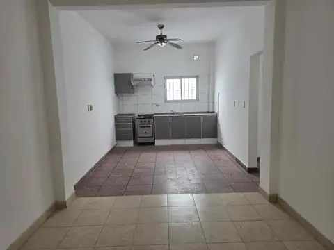 Depto Tipo Casa en Alquiler en Lomas del Mirador, $ 500.000