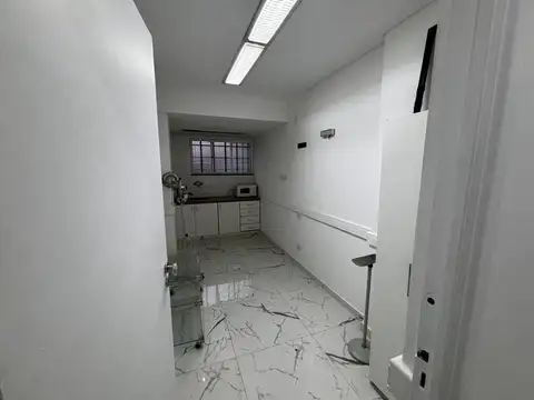 Oficina en Alquiler con 1 cochera