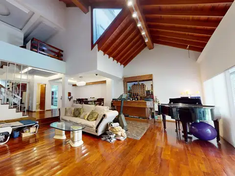 VENTA CASA 6 amb Concordia y Av. Jonte - Amplias cocheras y Jardin