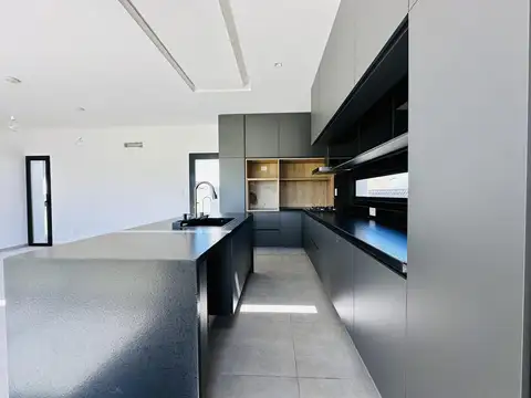 Casa 2 ambientes con 1 baño