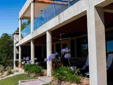 IMPONENTE CASA 5 DORM CON PLAYA PROPIA EN SIQUIMAN