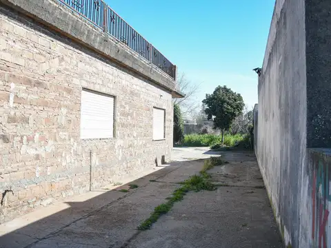 Casa con 3 dormitorios y amplio patio en Alvarez