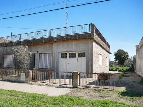 Casa en Álvarez con amplio patio