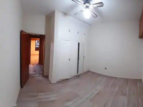 Casa en Alquiler con 2 cocheras