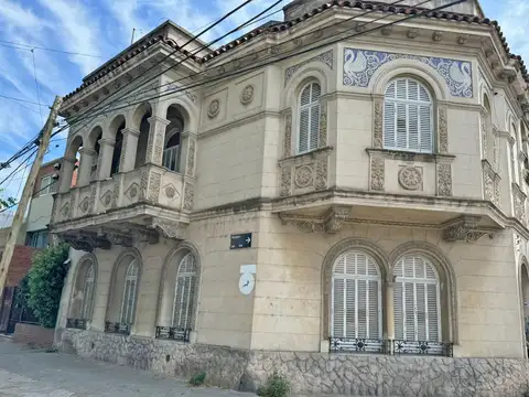 Casa en venta de 4 dormitorios c/ cochera en Rosario