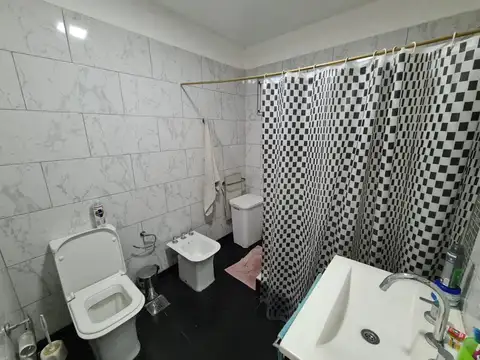 Excelente casa sobre De Navazio, Barrio Santa Ana de Glew