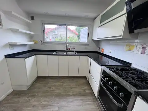 Depto Tipo Casa en Venta en San Isidro, USD 240.000