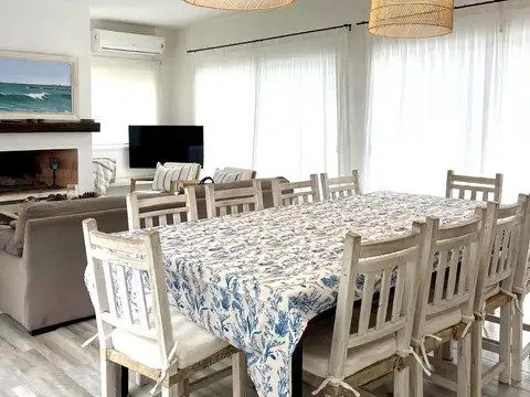 Casa en Alquiler Temporal con 2 cocheras