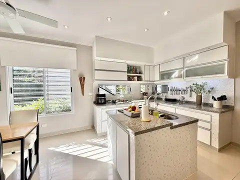 Casa 4 ambientes con 4 baños