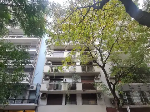 Ayacucho al 1800 y Quintana, Recoleta. Alquiler Amoblado. Piso 140 m². Al frente. 3 Ambientes. 2 Dormitorios. Gran recepción. Toilette. Balcón Terraza. Cocina grande con isla. Lavadero independiente. Cochera Fija