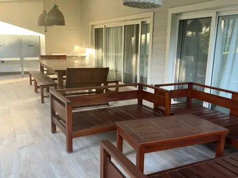 Casa 5 ambientes con 4 baños