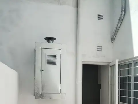 departamento de pasillo un dormitorio, patio, todo amueblado, incluye impuestos. Estrenar 481-5308