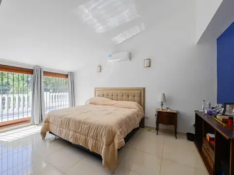 Casa en Venta con 10 cocheras